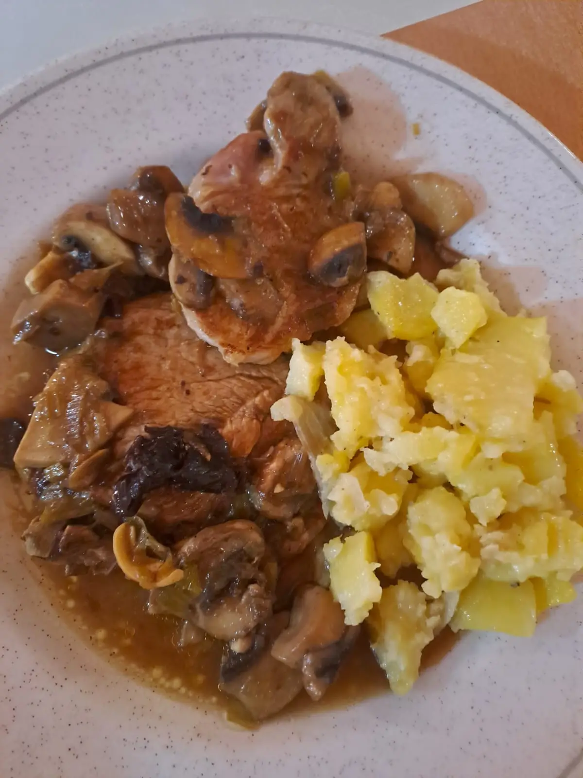 Solomillo con champiñones y patatas